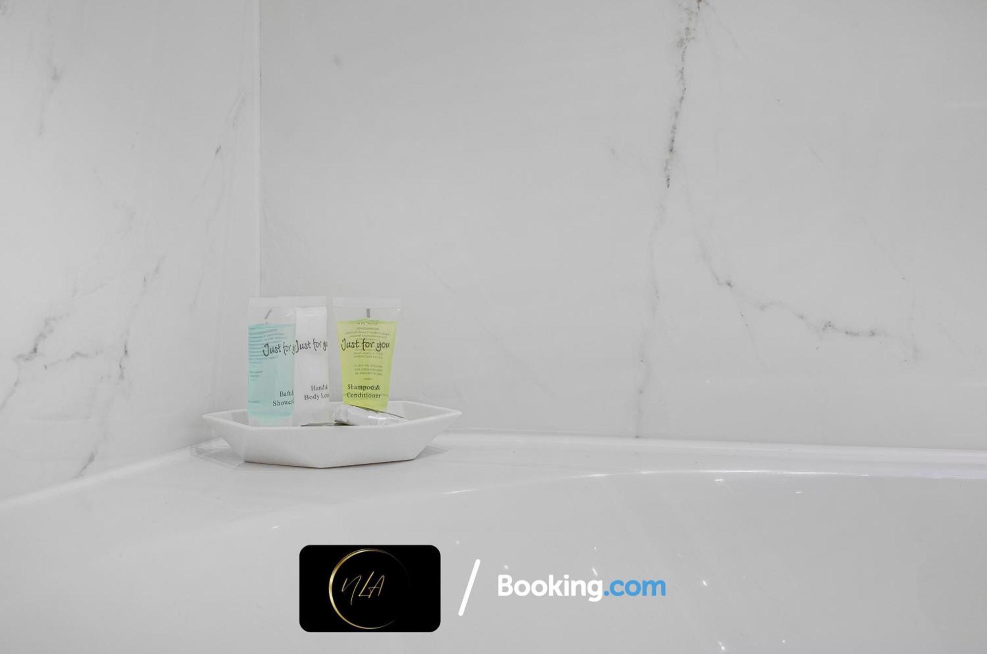 City Centre Apartment With Free Parking, 2 Bathrooms, Netflix And Wifi - Suitable For Contractors And Families - By Noor Luxury Accommodations Birmingham Exteriér fotografie