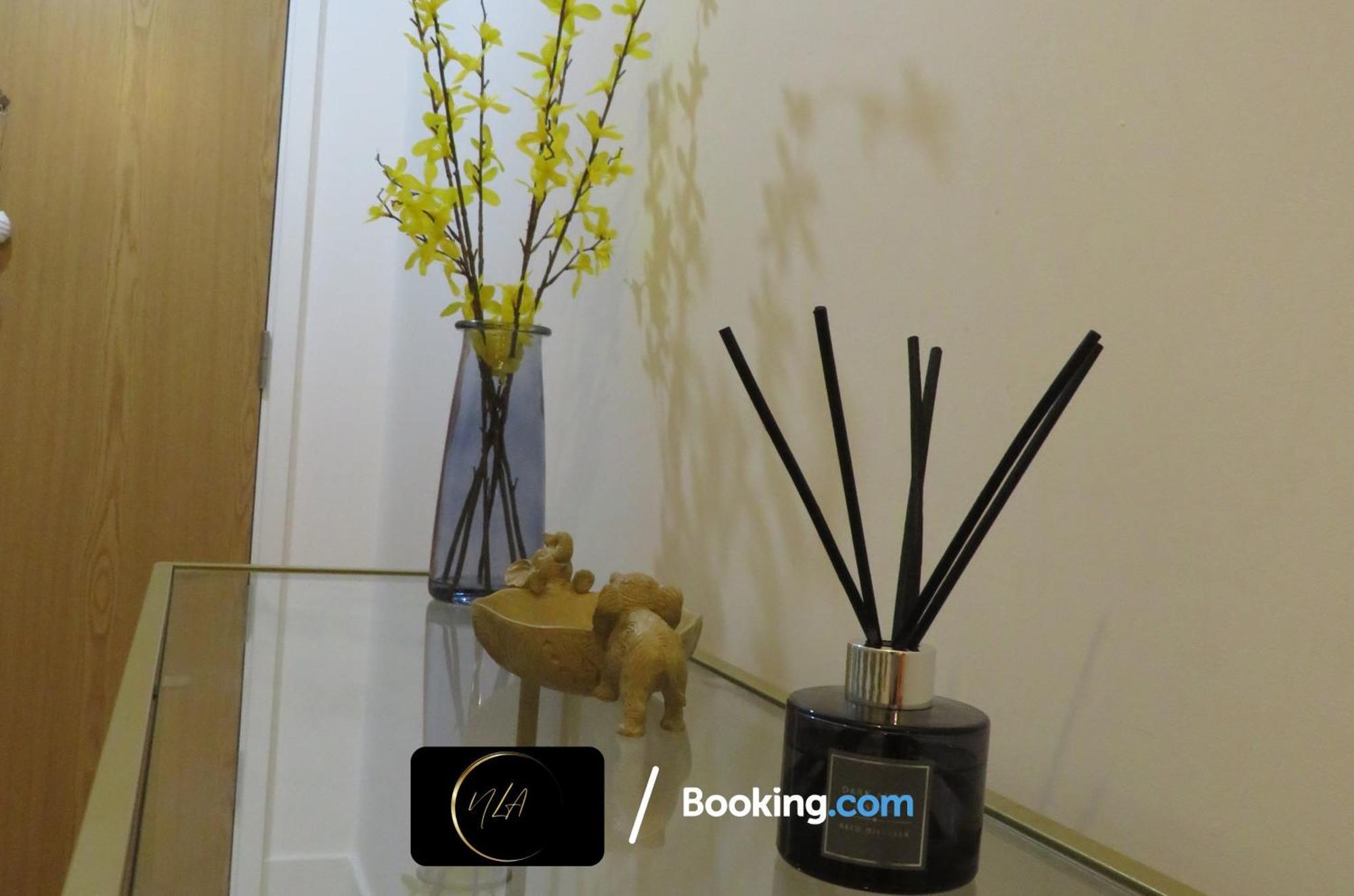 City Centre Apartment With Free Parking, 2 Bathrooms, Netflix And Wifi - Suitable For Contractors And Families - By Noor Luxury Accommodations Birmingham Exteriér fotografie