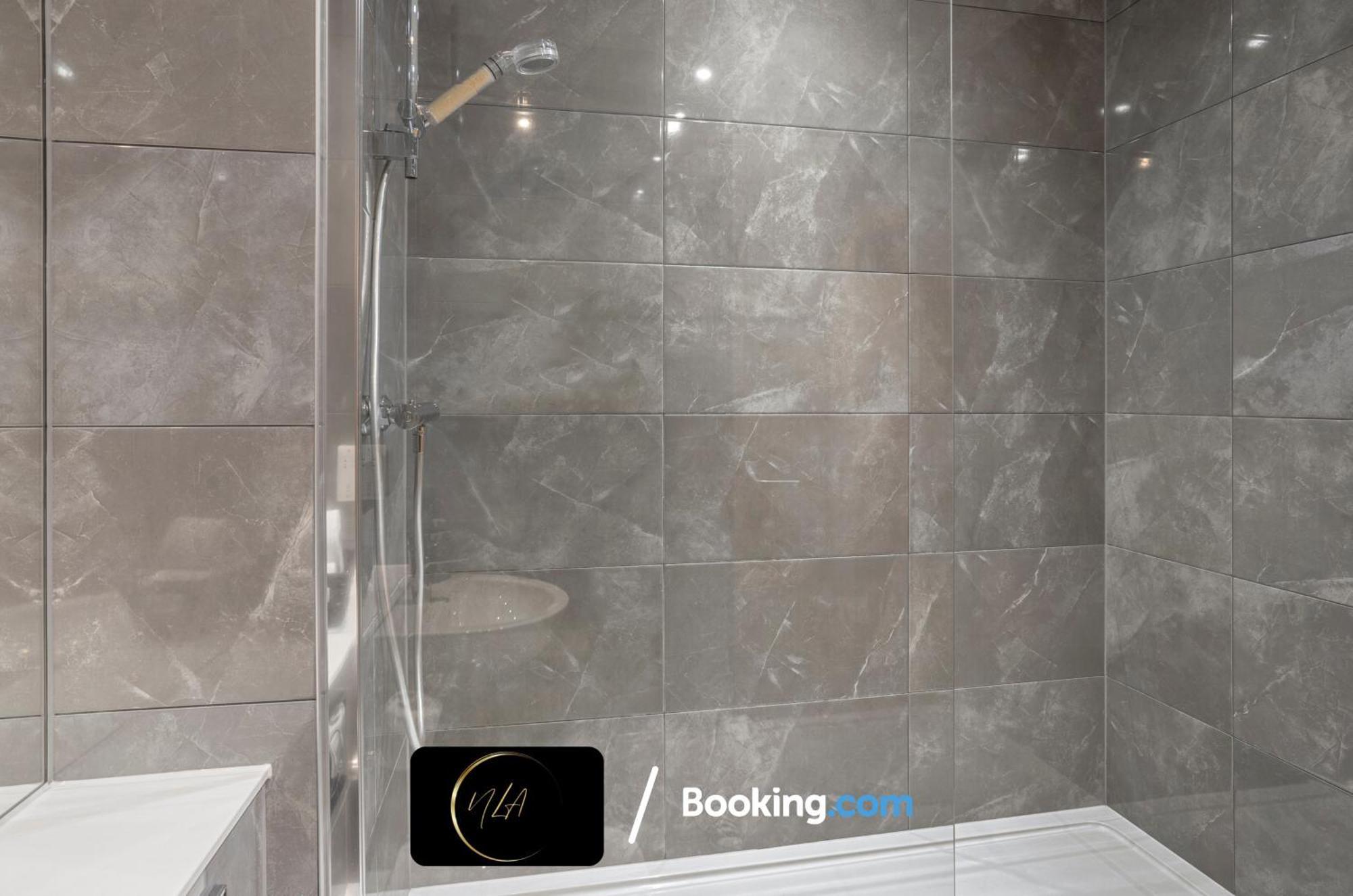 City Centre Apartment With Free Parking, 2 Bathrooms, Netflix And Wifi - Suitable For Contractors And Families - By Noor Luxury Accommodations Birmingham Exteriér fotografie
