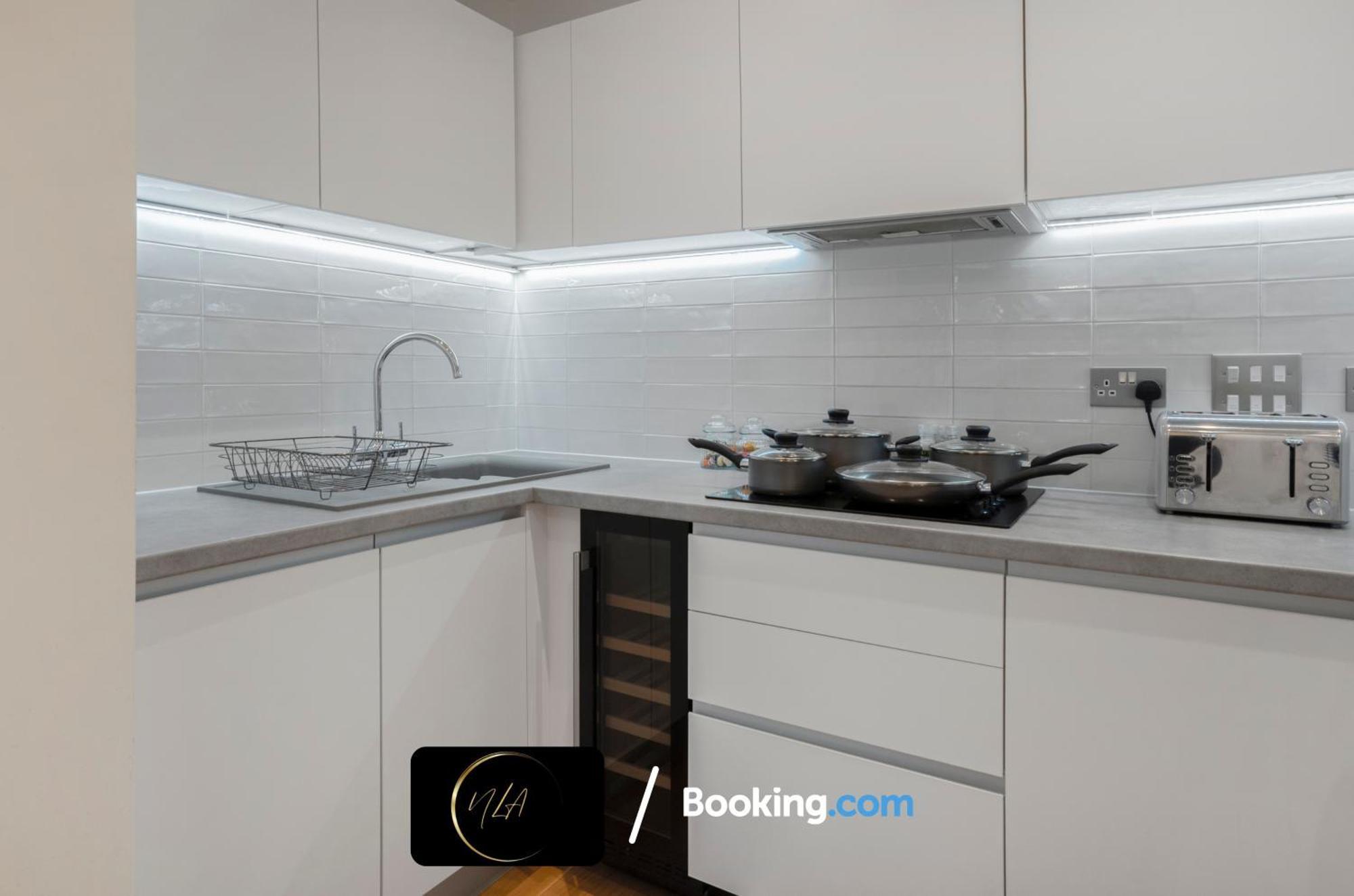 City Centre Apartment With Free Parking, 2 Bathrooms, Netflix And Wifi - Suitable For Contractors And Families - By Noor Luxury Accommodations Birmingham Exteriér fotografie